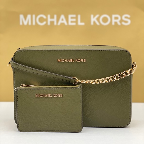 Michael Kors Handbags - ❤️Michael Kors EW Crossbody & Coin Pouch wallet